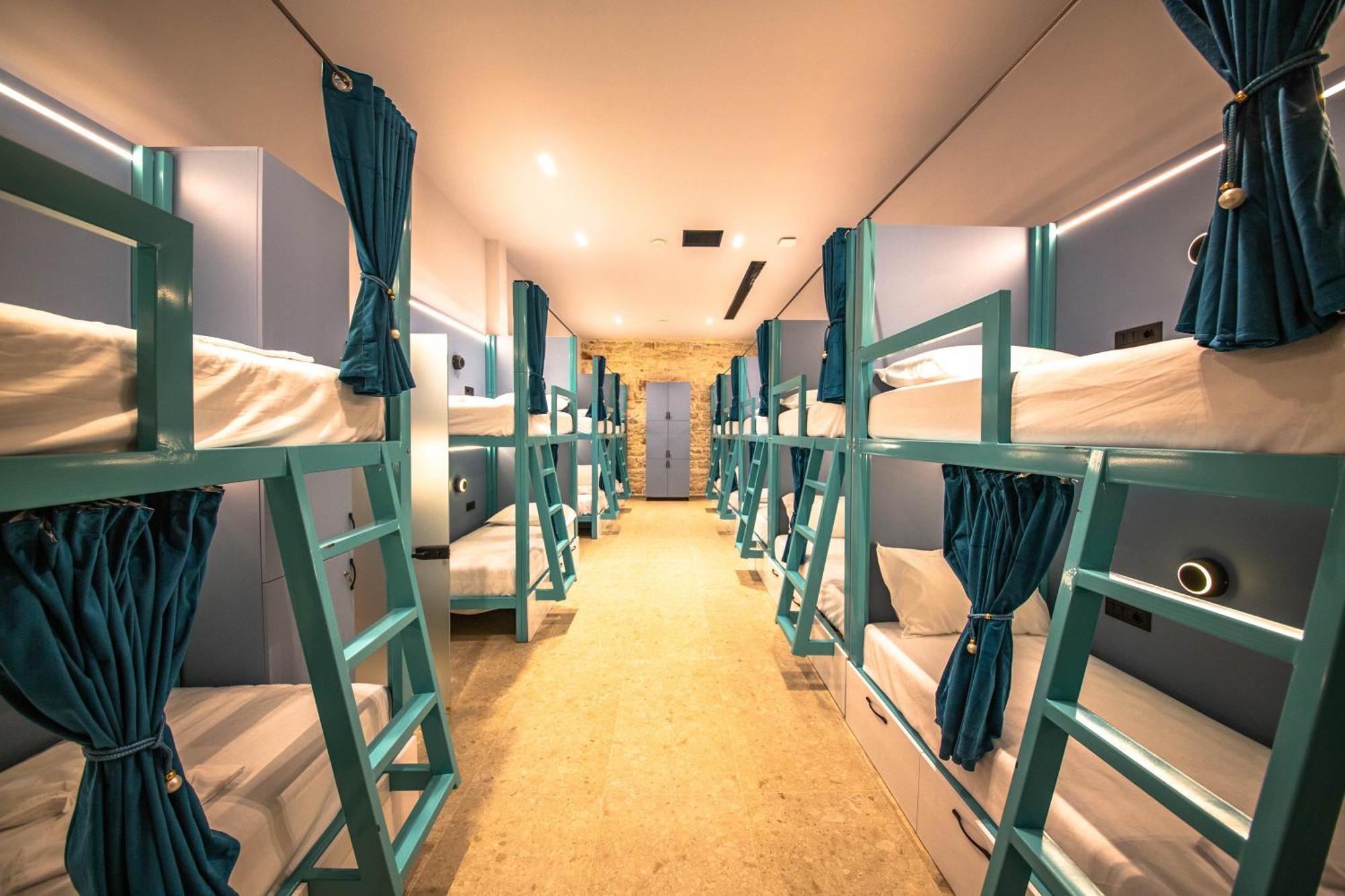 Vega 43 Hostel *
