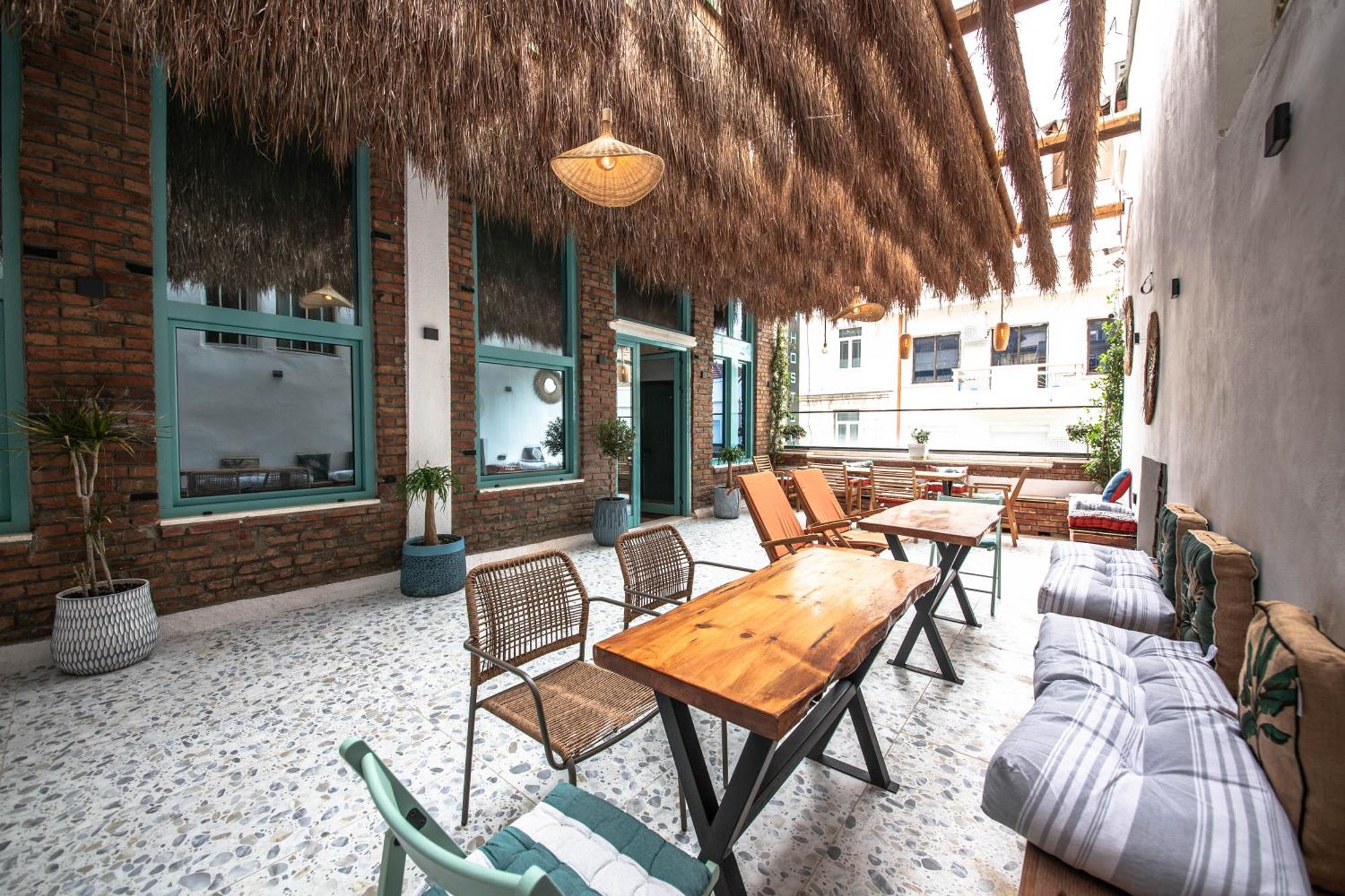 Vega 43 Hostel *